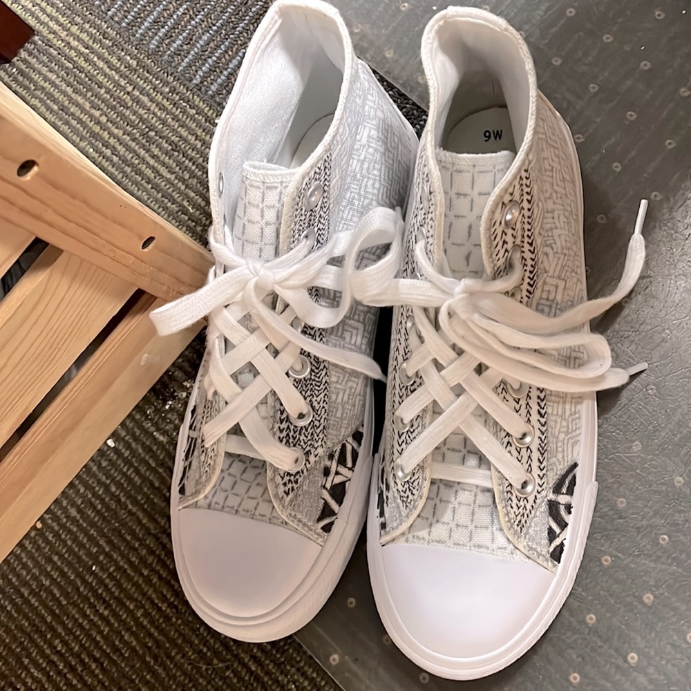 No Boundaries (NOBO) Hi Top Sneakers 9W